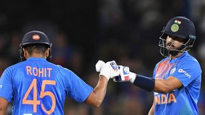 India vs Pakistan: అయ్యర్‌కు రోహితే గాయం చేశాడు.. ట్రోల్ చేస్తున్న ఫ్యాన్స్!