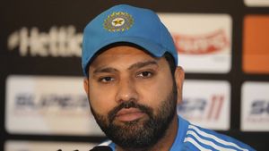 Rohit Sharma: ఆసియా కప్ గెలిచామని బాంబులు పేల్చిన ఫ్యాన్స్.. మనసులు గెలిచిన రోహిత్ రియాక్షన్!