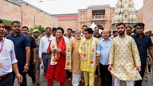 కాశీ విశ్వనాథుని సన్నిధిలో క్రికెట్ దేవుడు.. స్టేడియానికి మోదీ శంకుస్థాపన!