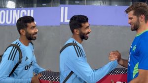 India vs Pakistan: వాడు ఇంకో బుమ్రా అవ్వాలి.. రేసు గుర్రానికి గిఫ్ట్ ఇచ్చిన షహీన్!