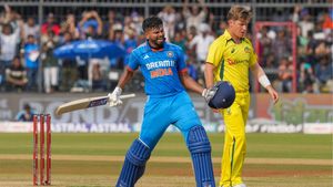 IND vs AUS: శ్రేయస్ అయ్యర్ సెంచరీ.. ట్రెండింగ్‌లో చాహల్ పెళ్లాం!