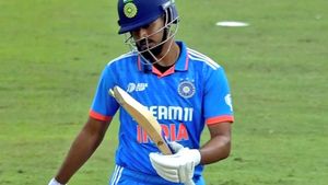 IND vs PAK: బాబర్ ఆజామ్ సూపర్ కెప్టెన్సీ.. ఉచ్చులో పడ్డ శ్రేయస్ అయ్యర్!