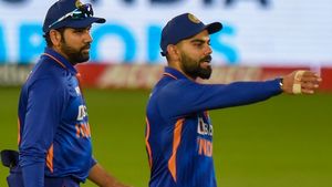 INDvsAUS: ఆడింది నాలుగు మ్యాచులే.. కోహ్లీ, రోహిత్‌కు రెస్ట్ అవసరమా?.. లెజెండ్ వివరణ ఇదీ!