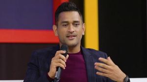 పెళ్లి కానీ ప్రసాదులకు ధోనీ కీలక సలహా! (వీడియో)