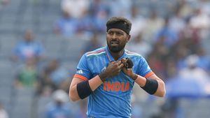 Hardik Pandya: టీమిండియా ఫ్యాన్స్‌కు భారీ షాక్.. గాయంతో పాండ్యా అవుట్!