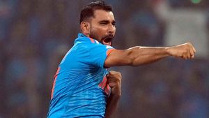 ఓ పాత రికార్డును బద్దలు కొట్టిన షమీ..!!