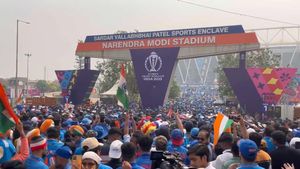 World Cup 2023: స్టేడియానికి క్యూ కట్టిన సెలెబ్రిటీలు.. సచిన్, అనుష్క శర్మ కూడా వచ్చేశారుగా!