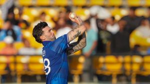 బ్యాడ్ లక్- మ్యాచ్ మధ్యలోనే వెళ్లిపోయిన ఇంగ్లాండ్ స్టార్ బౌలర్..!!