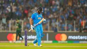 అతని బౌలింగ్ అంటే రోహిత్ శర్మకు చుక్కలే..!!