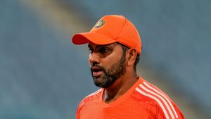 IND vs ENG, CWC 2023: టీమిండియాకు బిగ్ షాక్.. రోహిత్ శర్మకు గాయం!