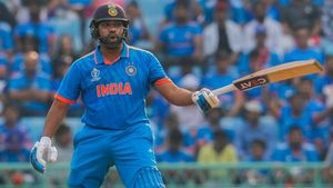 Rohit Sharma: అతను ఇలా ఆడటం టీంకు అవసరం.. కితాబిచ్చిన మాజీ పేసర్!