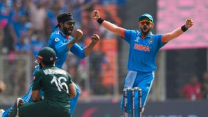 INDvsPAK: రిజ్వాన్‌ను ట్రోల్ చేసిన కోహ్లీ.. ఫ్యాన్స్ కూడా ఫ్ట్రస్ట్రేట్ అయిపోయారుగా!