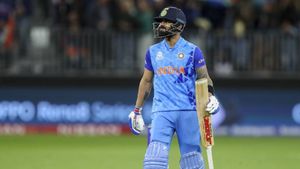 Virat Kohli: అనుష్కకు మళ్లీ ప్రెగ్నెన్సీ.. కోహ్లీ ఈ వార్మప్ మ్యాచు ఆడటం కష్టమే?