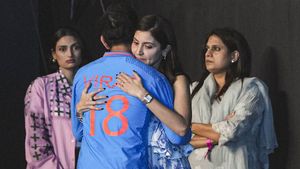 ఉబికి వచ్చిన కన్నీటిని ఆపుకోలేక..