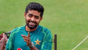 Babar Azam: మావోడు 30 ఓవర్లు ఆడితే సెమీస్ ఏంది టైటిలే గెలుస్తాం!
