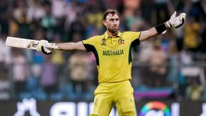 డబుల్ సెంచరీ హీరో గ్లెన్ మ్యాక్స్‌వెల్ ఆడట్లేదు..!!