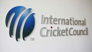 ఐసీసీ కీలక నిర్ణయం.. క్రికెట్‌లో ట్రాన్స్‌జెండర్లపై నిషేధం!