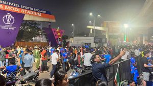 IND vs AUS final: గేట్లయినా తియ్యనివ్వండయ్యా సామీ: దుకాణం పెట్టేశారు