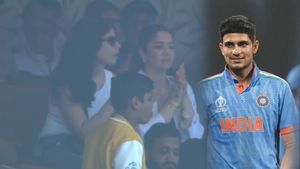 గిల్ హాఫ్ సెంచరీ తరువాత సారా టెండుల్కర్ ఇచ్చిన ఎక్స్‌ప్రెషన్స్ ఏదైతే ఉందో..