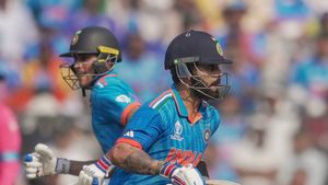 IND vs SL: ఇదేం షాట్ రా అయ్యా.. నోరెళ్లబెట్టిన కోహ్లీ! (వీడియో)