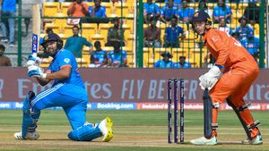 ఏబీ డివిలియర్స్ రికార్డును తుడిచి పెట్టిన హిట్ మ్యాన్- ఆ ఒక్క షాట్‌