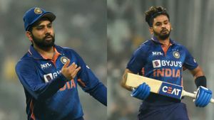 World Cup 2023: మ్యాచ్ ముగిశాక రోహిత్, అయ్యర్ చేసిన పనికి ఫ్యాన్స్ ఫిదా! (వీడియో)