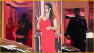 గర్ల్‌ఫ్రెండ్‌తో టీమిండియా డాషింగ్ ఓపెనర్: పబ్లిగ్గా ఆ ముద్దులేంటీ.. ఆ హగ్గులేంటీ