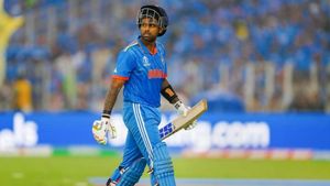 Suryakumar Yadav: సూర్య బాధ్యత లేకుండా ఆడాడు.. విమర్శల వర్షం కురిపించిన మాజీ దిగ్గజం!