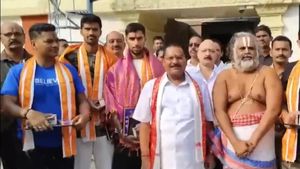 IND vs AUS: ఆస్ట్రేలియాతో మ్యాచ్‌‌.. సింహాచలంలో టీమిండియా పూజలు! (వీడియో)