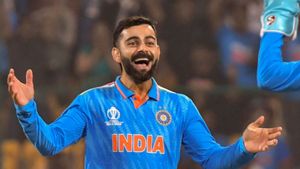 IND vs NED: 9 ఏళ్ల తర్వాత వికెట్ తీసిన విరాట్ కోహ్లీ.. పడి పడి నవ్విన అనుష్క శర్మ! (వీడియో)