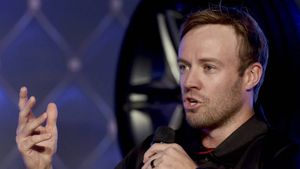 ఆ ఇద్దరికీ అంత ధర అవసరం లేదు: ఏబీ డివిలియర్స్