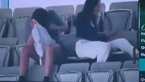 AUS vs PAK: ఛీ..ఛీ స్టేడియంలో గలీజ్ పని.. అడ్డంగా దొరికిపోయిన జంట!(వీడియో)