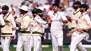 AUS vs PAK: పాకిస్థాన్ చెత్త ఫీల్డింగ్.. ఒక్క బంతికి 5 పరుగులు! బౌండరీ లేకుండా (వీడియో)