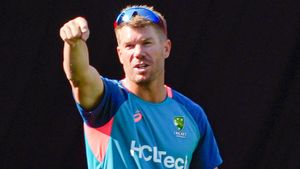 చెన్నై వరదలు.. డేవిడ్ వార్నర్ స్పెషల్ రిక్వెస్ట్!