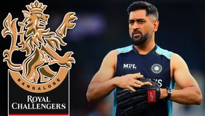 IPL: అందుకే ఆర్‌సీబీ ధోనీని కొనుగోలు చేయలేకపోయింది!