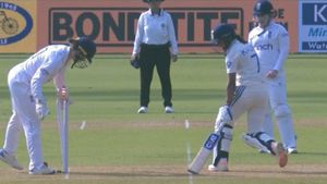 IND vs ENG: బద్దకంతో రనౌట్ అయిన హర్మన్‌ప్రీత్ కౌర్! (వీడియో)