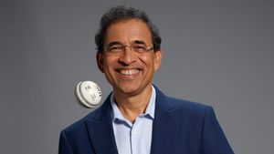 Harsha Bhogle:పాక్ నెటిజన్ గూబ గుయ్ మనేలా కౌంటర్!