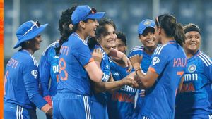 INDW vs ENGW: అమ్మాయిల ఆట అంటే ఇంత చిన్న చూపా.. బీసీసీఐపై ఫ్యాన్స్ ఫైర్!