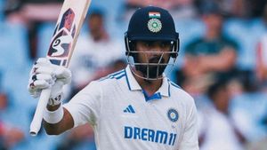 కేఎల్ రాహుల్ శతకం.. స్టార్ స్పోర్ట్స్‌కు ఆకాశ్ చోప్రా చురకలు!