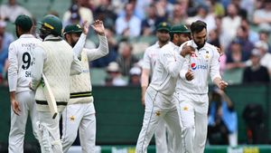 పాకిస్థాన్, చెత్త ఫీల్డింగ్.. ఓ ఎమోషన్ (వీడియో)