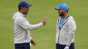 Rishabh Pant-MS Dhoni: తిరిగి వచ్చేస్తున్న పంత్!....ధోనీ కూడా ఐపీఎల్‌కు రెడీ!