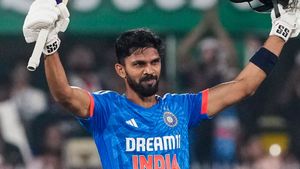 IND vs AUS: రుతురాజ్ గైక్వాడ్ అరుదైన ఘనత!