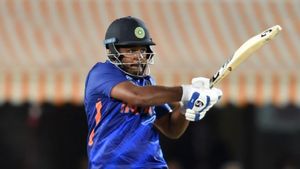 IND vs SA: సంజూ శాంసన్ శతకం.. ఫ్యాన్స్ భావోద్వేగం!