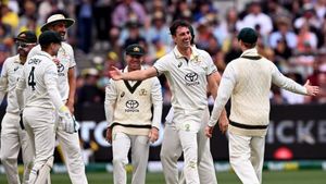 AUS vs PAK: 9 పరుగులకే 5 వికెట్లు!