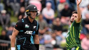 Haris Rauf: కొట్టించుకోవడంలో వరల్డ్ రికార్డు..ఫాస్టెస్ట్ హాఫ్ సెంచరీ!