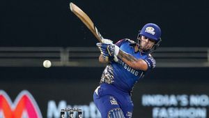 ఐపీఎల్ కోసమే ఇషాన్ కిషన్ డ్రామాలు.. పాక్ క్రికెటర్ ఫైర్!