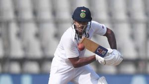 మయాంక్ అగర్వాల్ తీవ్ర అస్వస్థత.. పోలీసులకు ఫిర్యాదు!