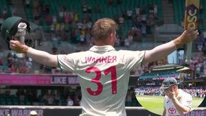 AUS vs PAK: కన్నీటి పర్యంతమైన డేవిడ్ వార్నర్ (వీడియో)