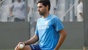 భువనేశ్వర్ ఈజ్ బ్యాక్.. అయిదు వికెట్లతో సంచలనం! సెలక్టర్లు భువీని గుర్తుపట్టారా? (Video)