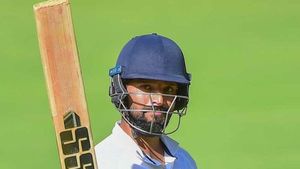 ఆర్‌సీబీ బ్యాటర్ విధ్వంసకర శతకం..!